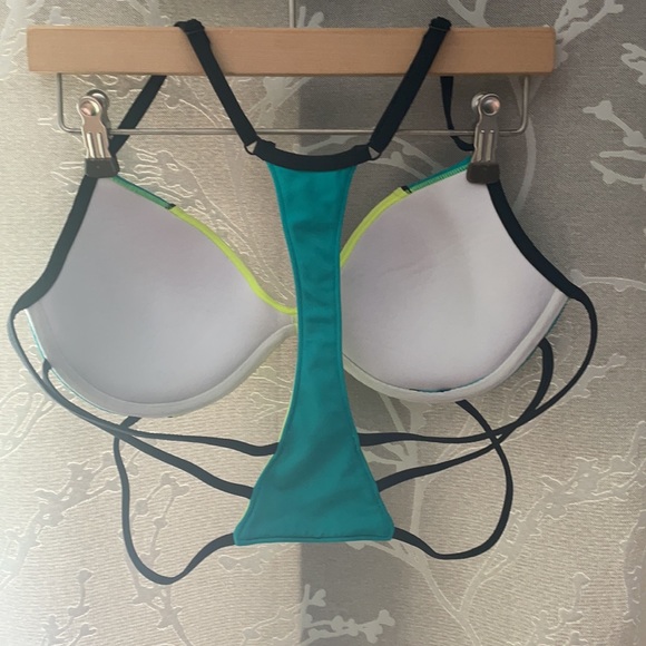 Bikini - Picture 2 of 6